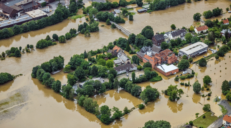 Hochwasser in Witten am Flussverlauf der Ruhr. (Foto: picture alliance)
