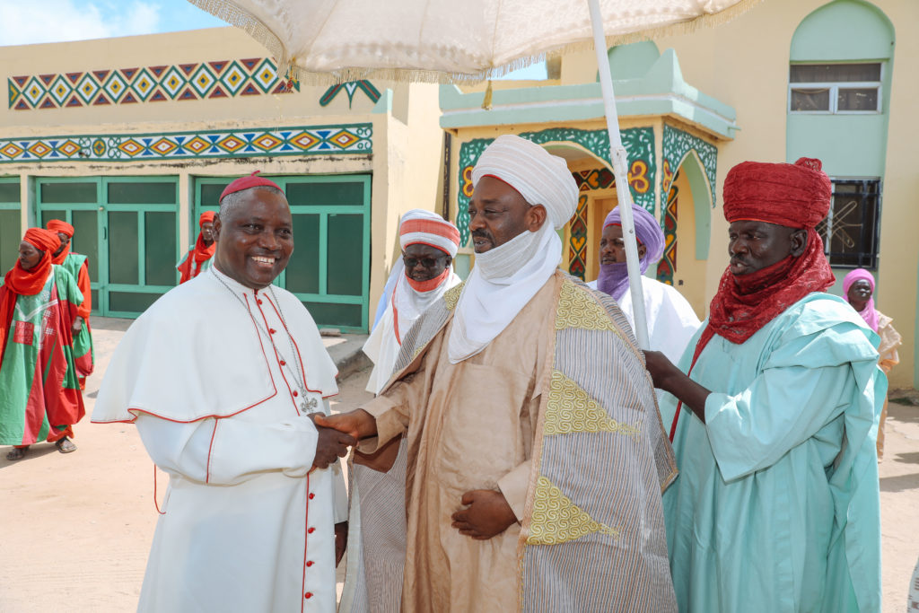 Gelebter Dialog: Erzbischof Ignatius Kaigama besucht den Emir von Wase, Muhammadu Sambo Haruna, in seinem Palast in Wase, Bundestaat Plateau, Nigeria.