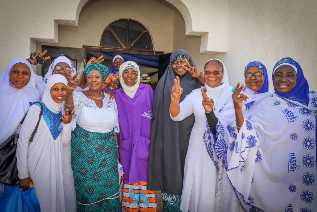 In der interreligiösen Fraueninitiative „Women‘s Interfaith Council“ aus Kaduna, auch „Mütter für den Frieden“ genannt, engagieren sich 12.650 Christinnen und Musliminnen. Sie wollen nicht länger Opfer sein, sondern fordern ein friedliches Zusammenleben in ihren Gemeinschaften.