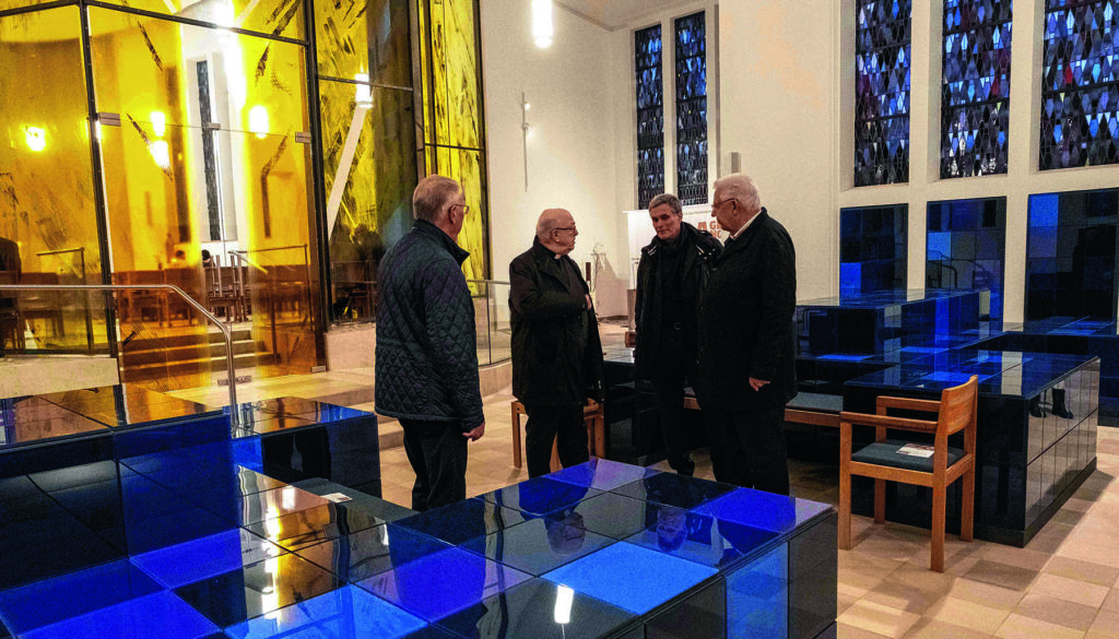 Erzbischof Hans-Josef Becker besuchte die Ostern 2021 eröffnete Kolumbariumskirche in Siegen-Weidenau, in der nun eine Gemeindekirche, eine Urnenbegräbnisstätte (im Bild) sowie ein Raum für Trauerbegleitung ihren Platz haben. (Foto: Mareike Loos)