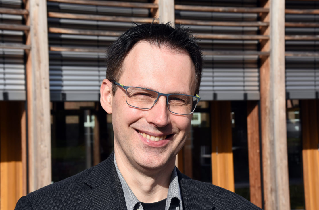 Matthias Kolk ist Diplom-Theologe und Diplom-Psychologe. Seit 2009 arbeitet er als Referent für Rätearbeit im Erzbischöflichen Generalvikariat in Paderborn. (Foto: Patrick Kleibold)