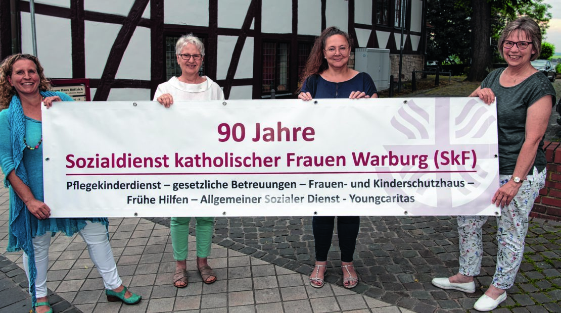 Stolz auf 90 Jahre SkF in Warburg (von links): die Vorstandsfrauen Andrea Küper-­Viefhues, Edeltraud Gierling-­Mayer, Monika Kriwet mit ­Geschäftsführerin Gertrud Flore.