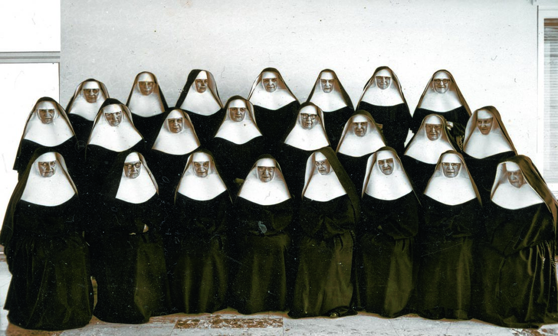 Aus Breslau floh in der Nachkriegszeit ein Teil der Schwesternschaft der Ursulinen nach Bielefeld-­Schildesche. In den 1950er-­Jahren trugen sie noch ihre traditionelle Tracht, bis diese im Jahr 1965 ­„verweltlicht“ und vereinfacht wurde. (Foto: Archiv Ursulinen-Konvent)
