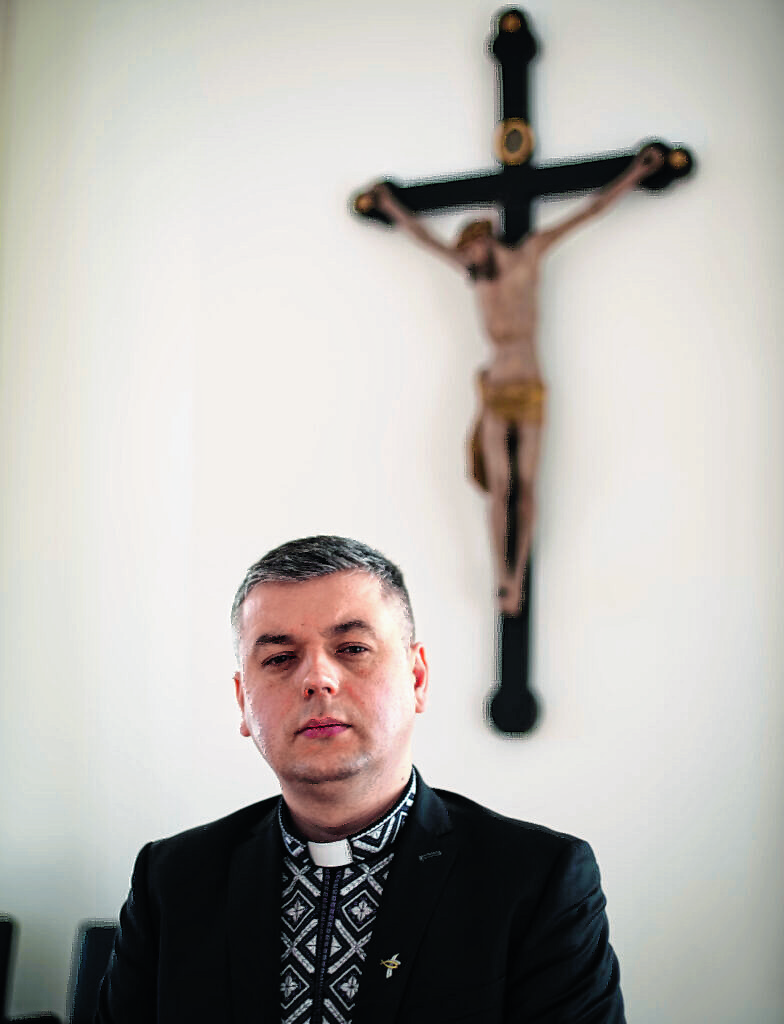 "Die Ukraine nicht sich selbst überlassen", fordert Vikar Ihor Tril. Er ist seit 2015 Priester im Pastoralverbund Nord-Ost-­West und betreut dort auch die ukrainische Gemeinde.