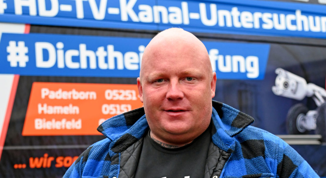 Maik Menke (37) lebt in Lichtenau, ist verheiratet und hat drei Kinder. Menke ist Geschäftsführer der Paderborner Menke-­Gruppe, einem auf die Bereiche Rohrreinigung, Kanalreinigung und Schaden-­Sanierungen spezialisierten Unternehmen mit 20 Mitarbeiterinnen und Mitarbeitern.