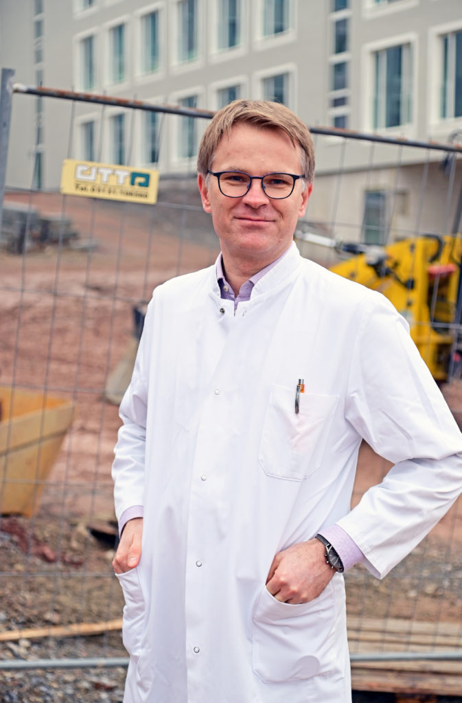 Dr. Markus Wrenger (54) ist Ärztlicher Direktor und Leiter der kardiologischen Abteilung der Fachklinik Weserland in Bad Pyrmont, die derzeit neu gebaut wird.
