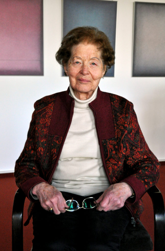 Anna Ulrich (93) lebt und arbeitet seit 1951 auf der Hegge, einem christlichen Bildungswerk in der Nähe von Willebadessen. Sie ist eine der Heggefrauen, die die Einrichtung tragen. Das Motto des Hauses lautet: „Bildung macht mündig“.