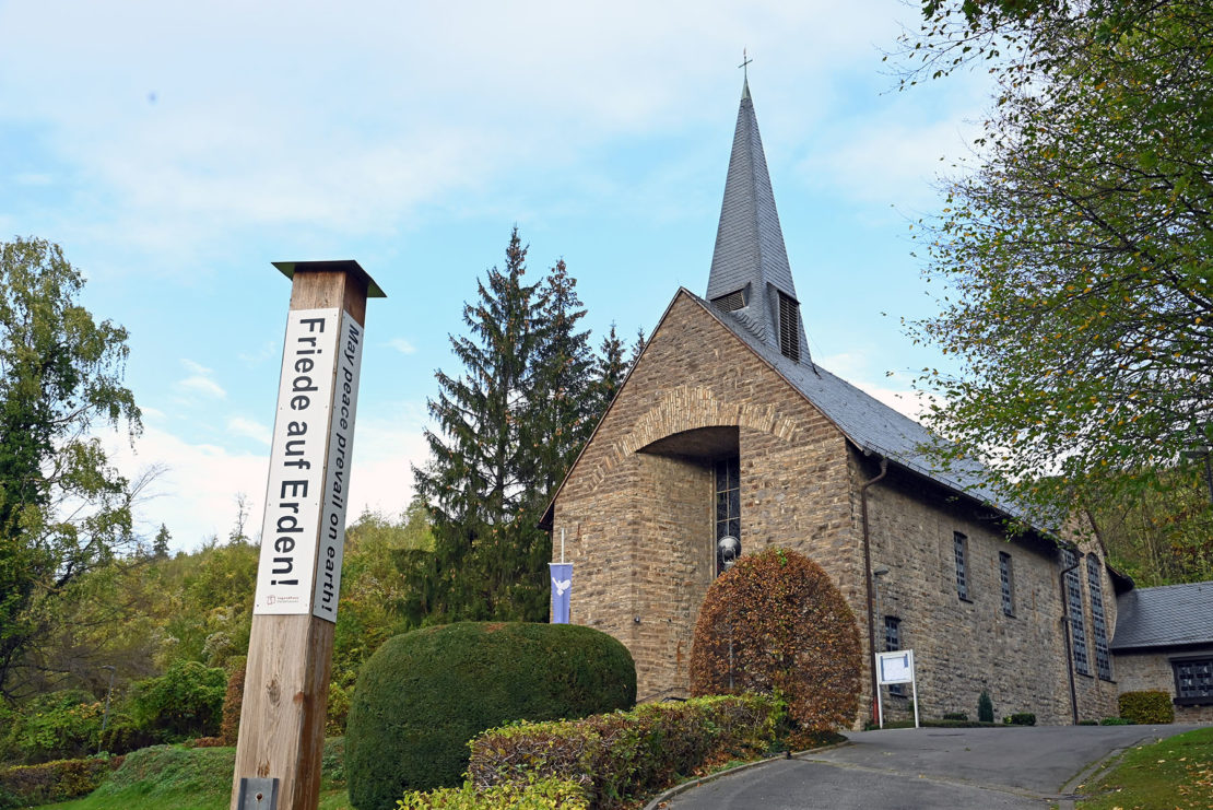In Oberrödinghausen thront die Kirche "Maria Königin des Friedens". (Fotos: Patrick Kleibold)