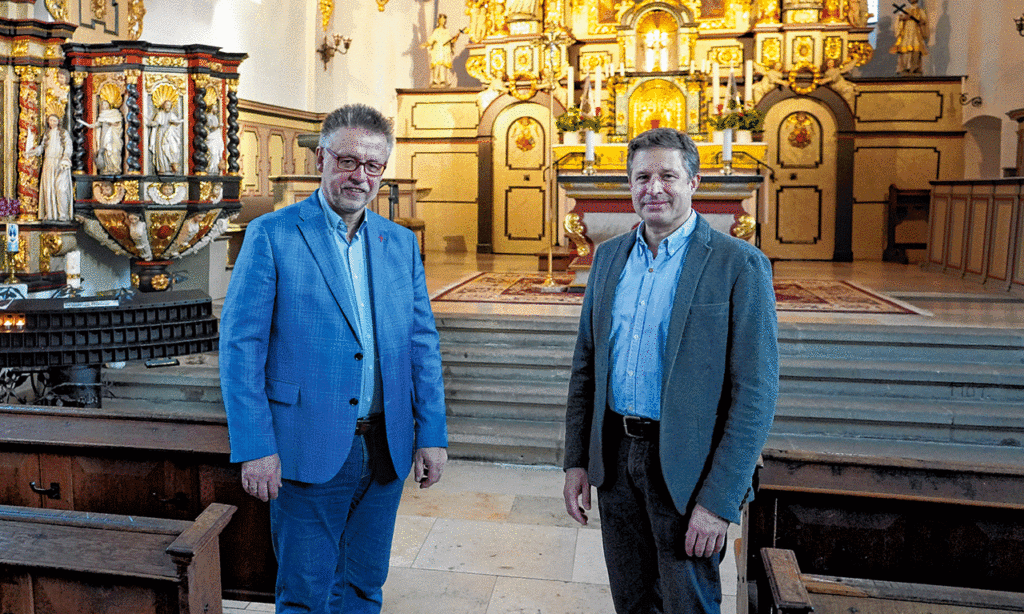 Die beiden Patres Siegfried Modenbach (links) und Jürgen Heite betreuen seit Juli 2021 die Wallfahrtskirche Mariä Heimsuchung auf dem Kohlhagen. (Fotos: Jonas)