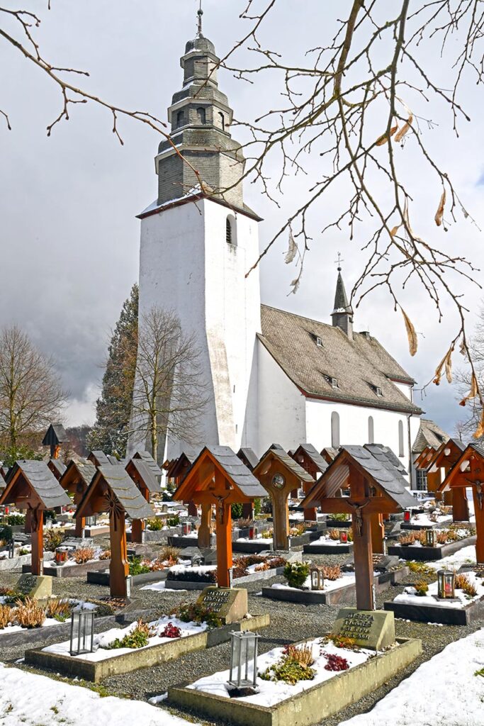 Baumkrone rettete Leben - Friedensort in Wormbach
