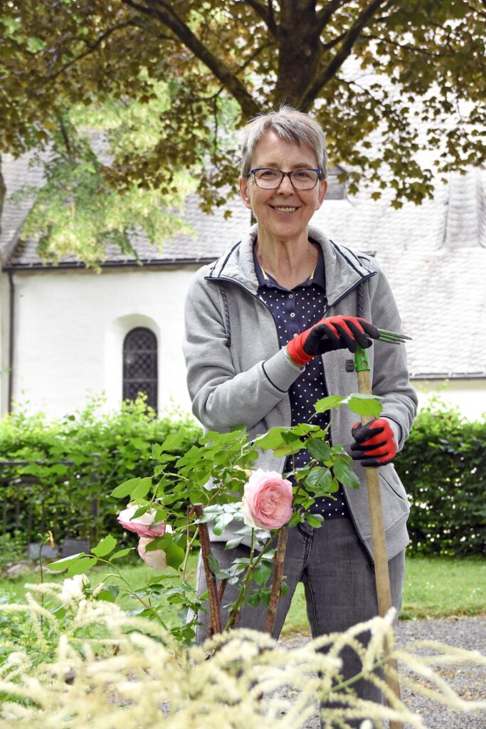 Seit 2008 betreut Marlies Wiese mit ihren Mitstreiterinnen Ingrid Rickert, Angelika Wiese, Toos Koevoets und Martina Sternberg den Bibelgarten der Kirche in Schmallenberg-Lenne. 
