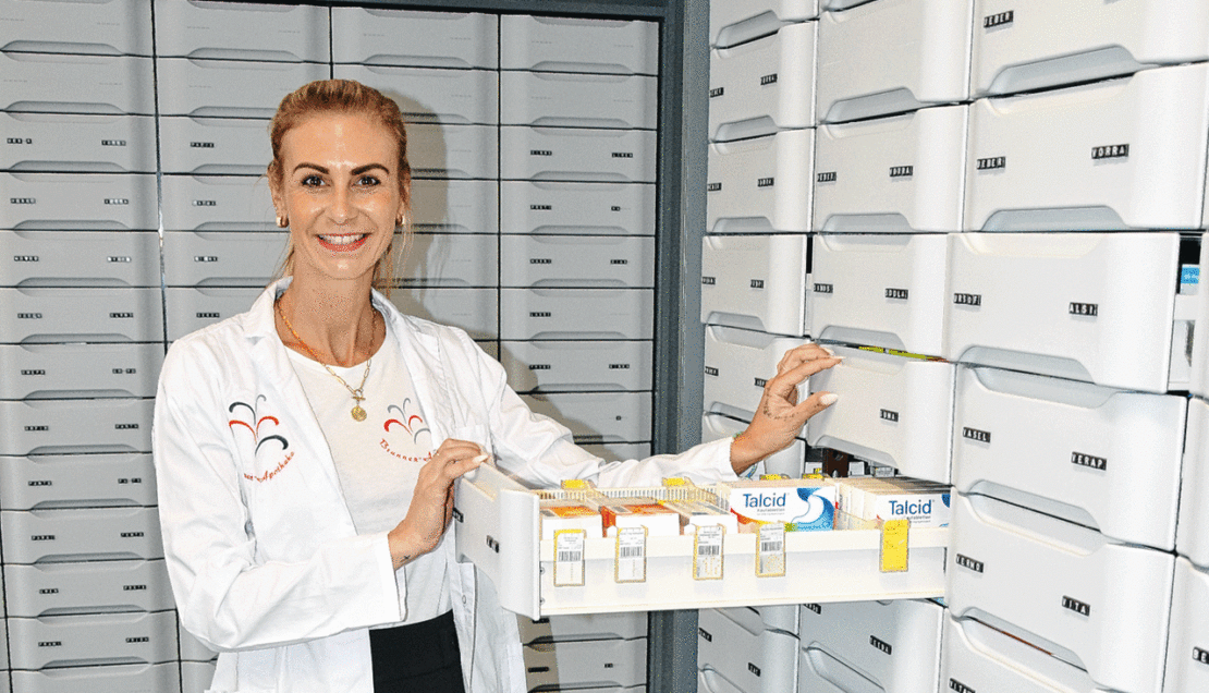 Julia Carola Szlachta (39) führt die Brunnen-­Apotheke in Hemer-­Deilinghofen, die ihre Mutter 1986 gründete, seit nunmehr acht Jahren.