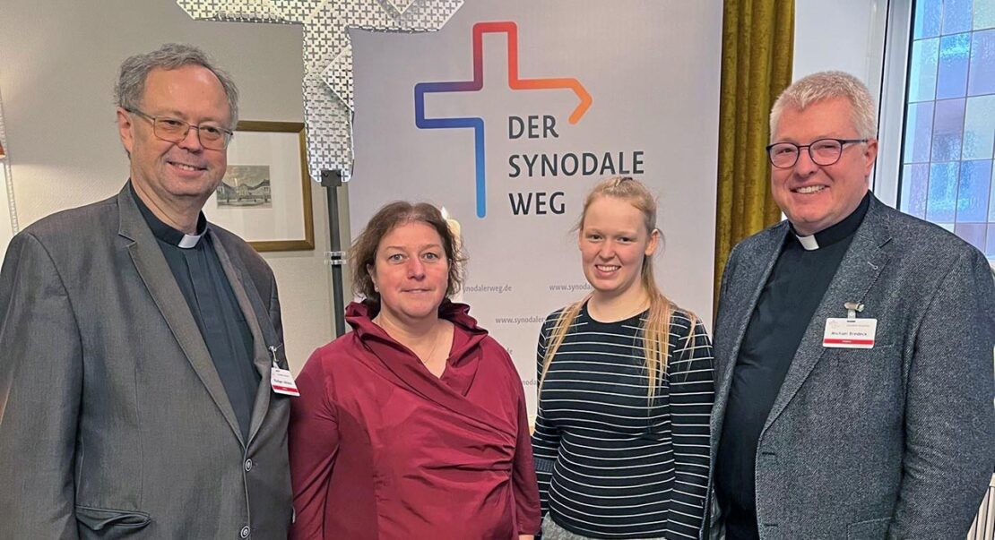 Die vier Paderborner Mitglieder des Synodalen Ausschusses: Rüdiger Althaus, Michaela Labudda, Finja Miriam Weber und Michael Bredeck. (Foto: Frank Ronge)