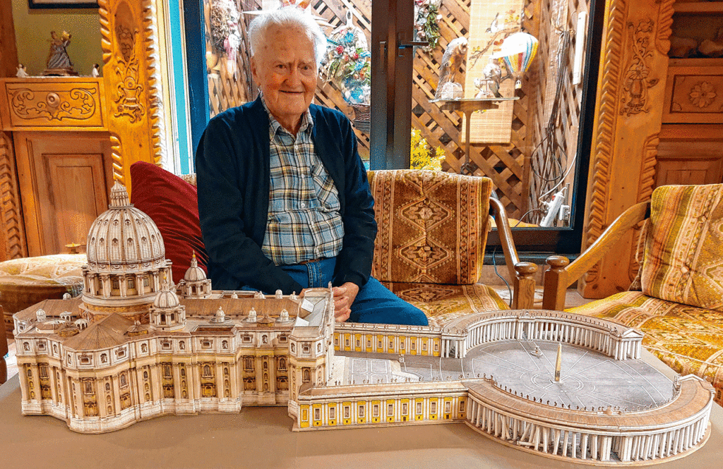 In sein größtes Bauwerk, den Petersdom in Rom, hat Willy Kebben rund 500 Stunden investiert.