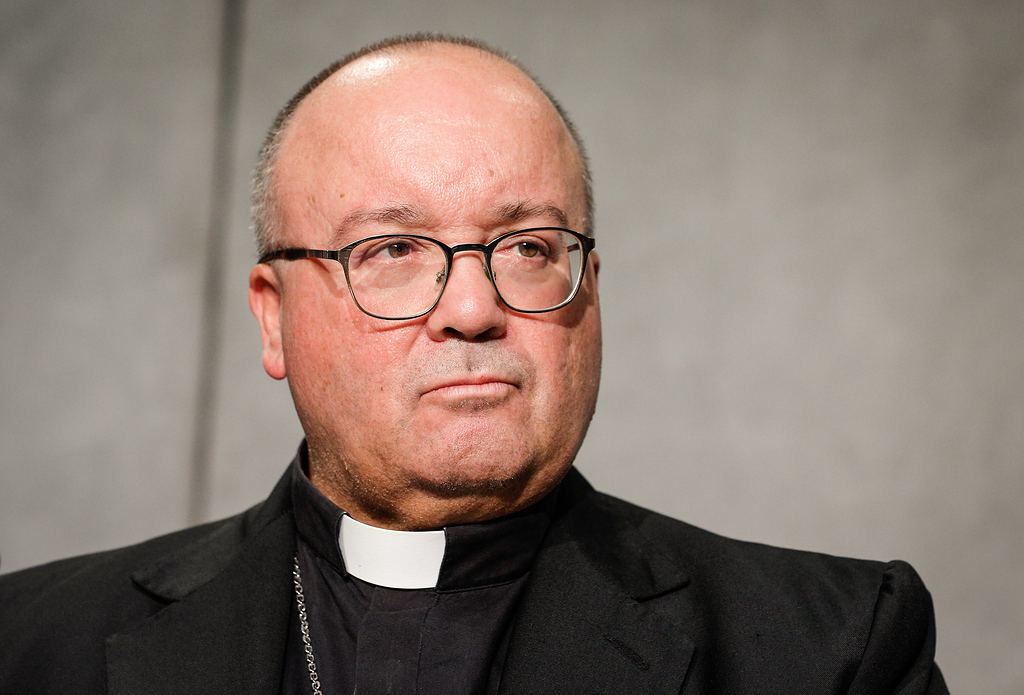 Der 64-jährige Erzbischof und Rechtsexperte Charles Scicluna ist Vorsitzender der Bischofskonferenz auf Malta und beigeordneter Sekretär im vatikanischen Amt für Glaubenslehre. Er gilt als "Chefaufklärer" des Papstes in Missbrauchsfällen.